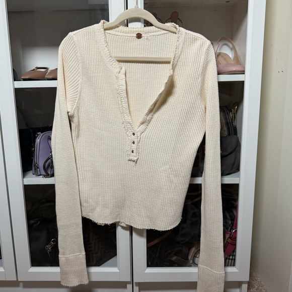 NWOT Free People One Colt Thermal Beige V Neck Long Sleeve Shirt Size Large - Picture 4 of 8